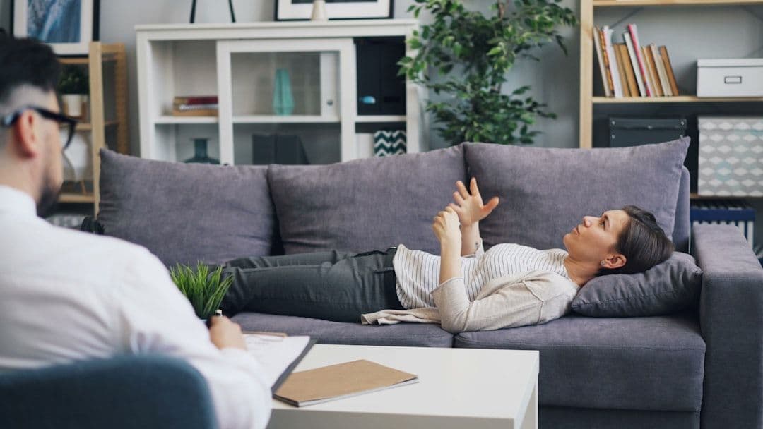 What Happens During a Clinical Hypnosis Session: From Induction to Awakening — holistic health