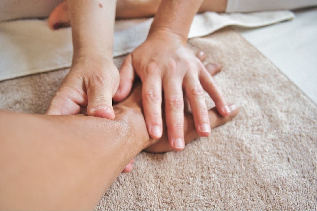 Hand Massage Research: What the Evidence Shows for Pain, Circulation and Stress Relief — holistic health