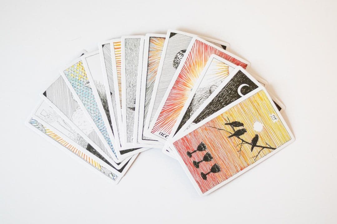 Oracle Cards for Mental Wellbeing: What Research Shows About This Metaphysical Practice — holistic health